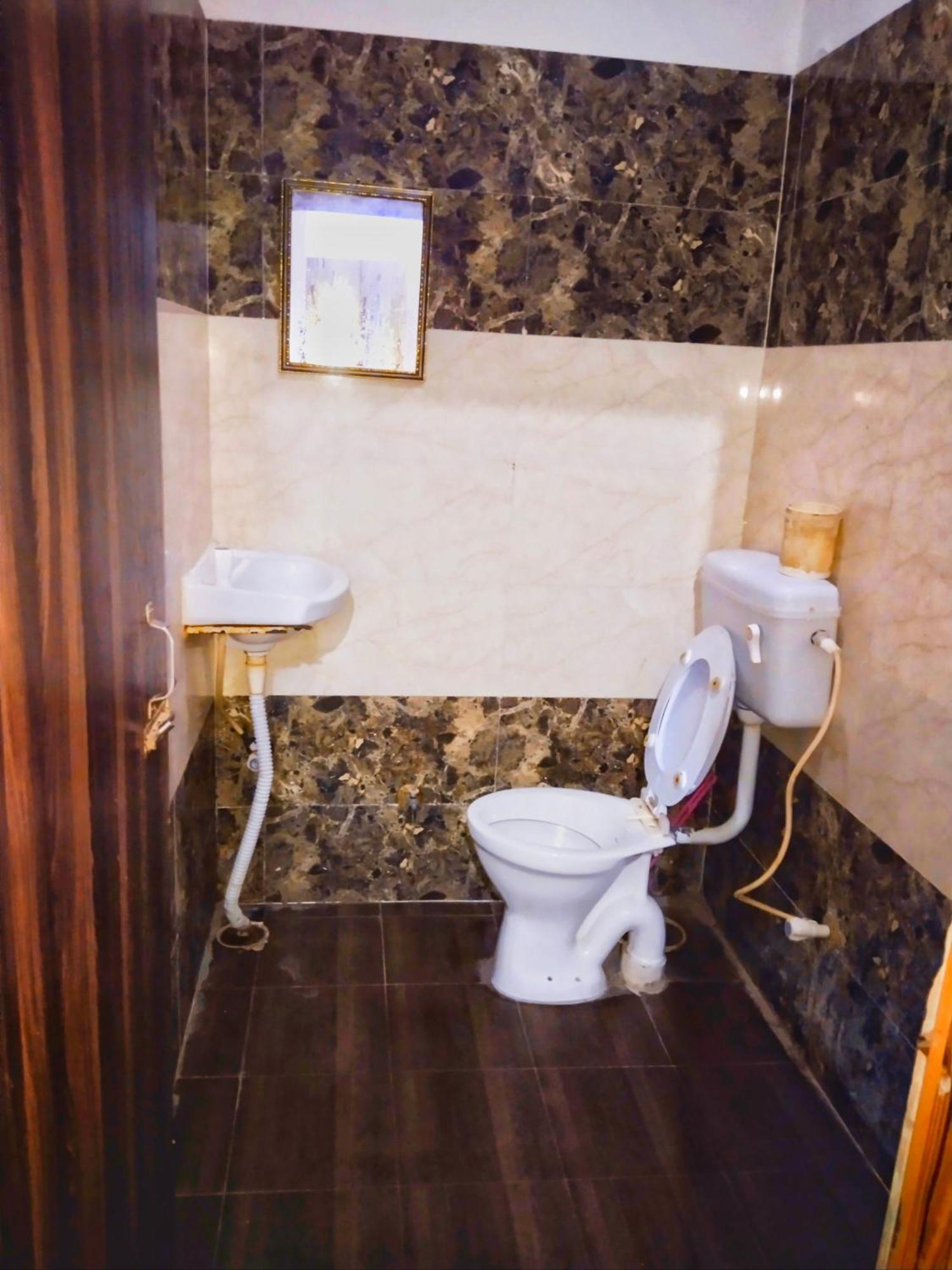 Balaji Homestay Mathura In Vrindavan Esterno foto