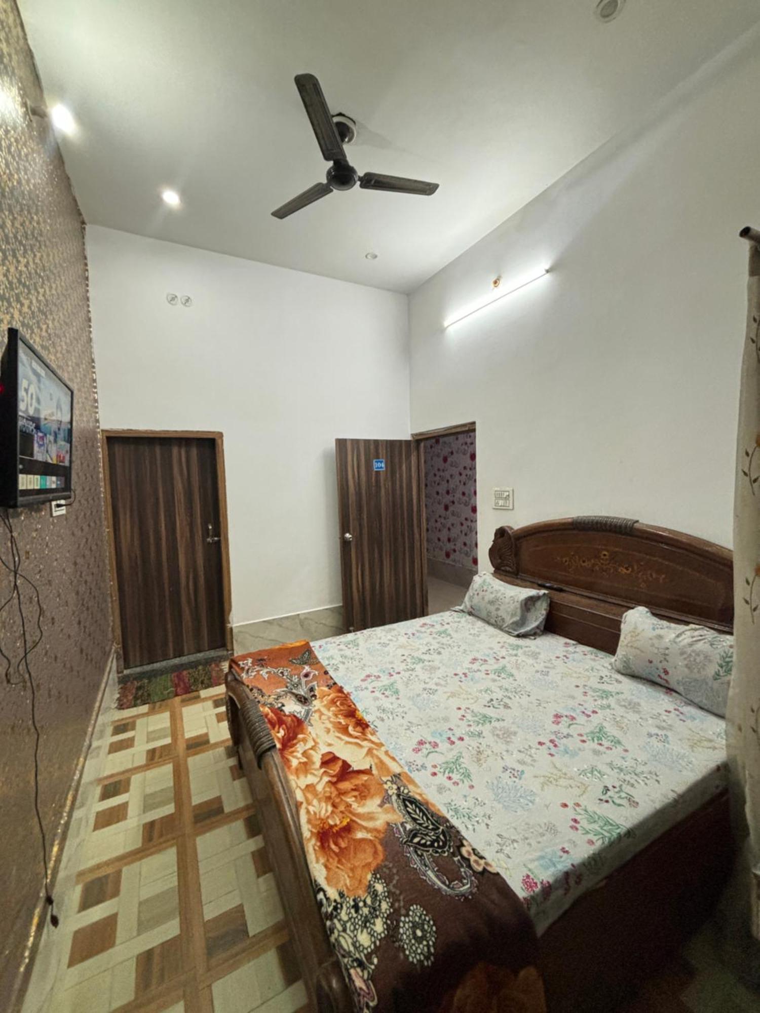 Balaji Homestay Mathura In Vrindavan Esterno foto