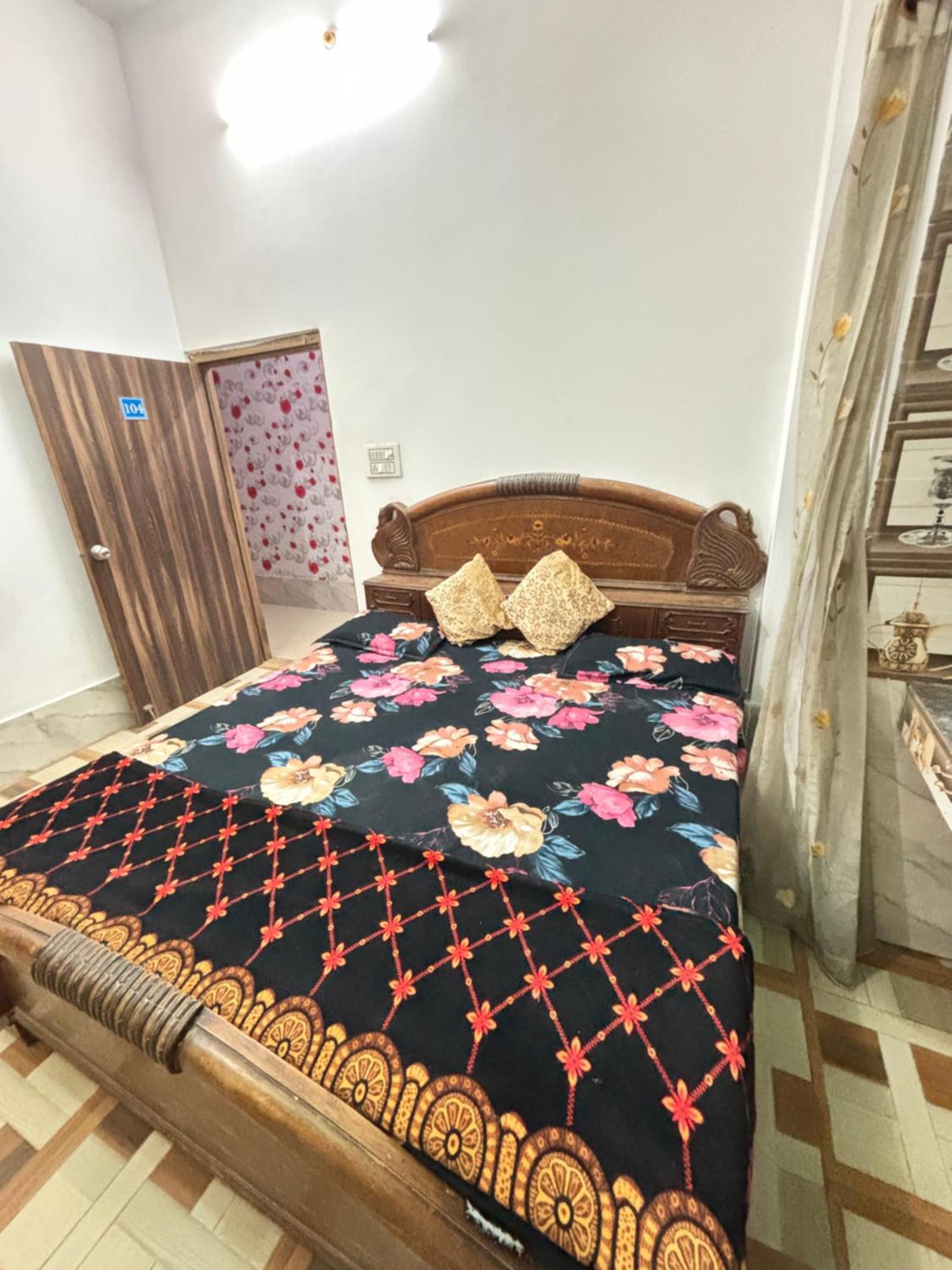 Balaji Homestay Mathura In Vrindavan Esterno foto