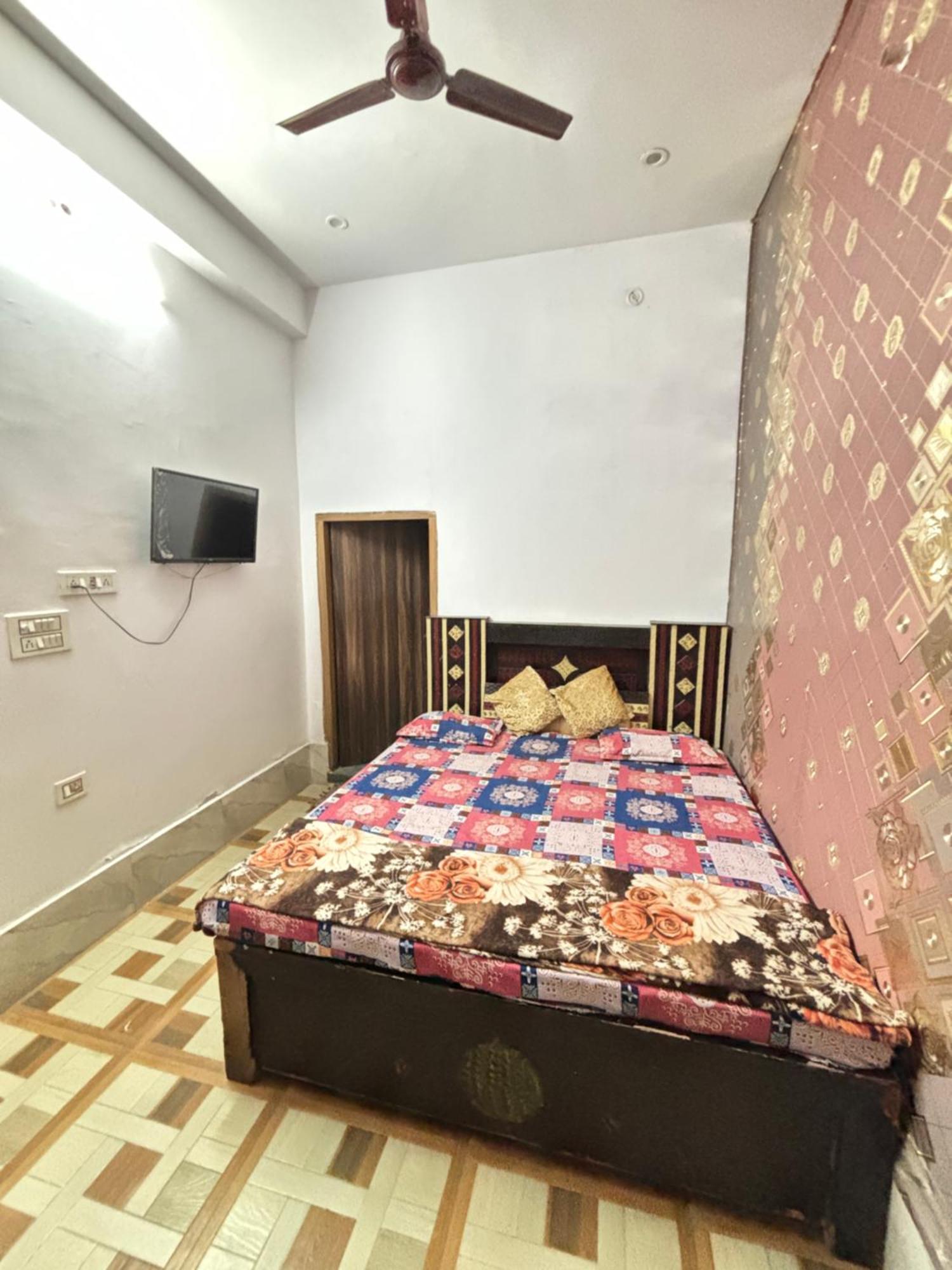 Balaji Homestay Mathura In Vrindavan Esterno foto